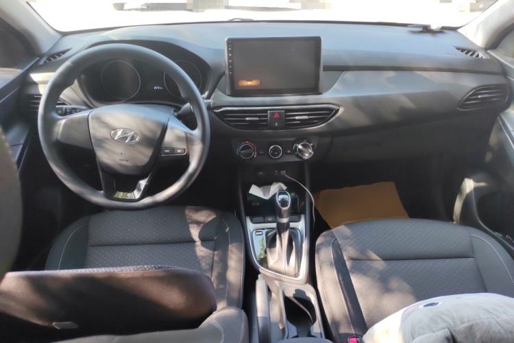 Used Hyundai Celesta 2018 1.6L Automatic GL Enjoyment Version China V Standard Center Console