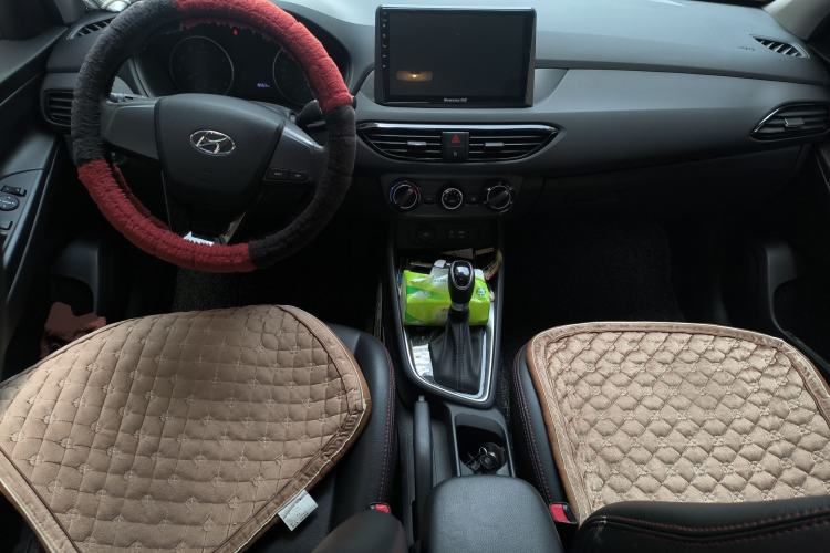 Used Hyundai Celesta 2018 1.6L Automatic GL Enjoyment Version China V Standard Center Console