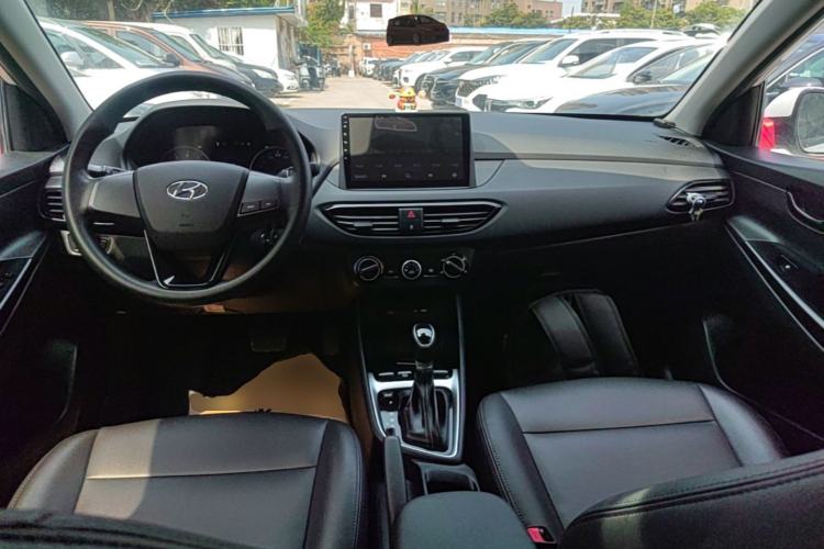 Used Hyundai Celesta 2018 1.6L Automatic GL Enjoyment Edition China VI compliant Center Console