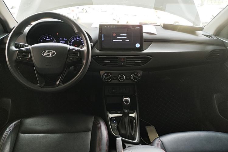 Used Hyundai Celesta 2018 1.6L Automatic GL Enjoyment Edition China VI compliant Center Console
