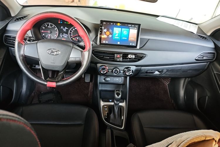 Used Hyundai Celesta 2018 1.6L Automatic GL Enjoyment Edition China VI compliant Center Console