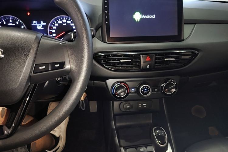 Used Hyundai Celesta 2018 1.6L Automatic GL Enjoyment Edition China VI compliant Center Console
