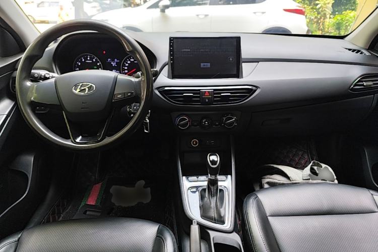 Used Hyundai Celesta 2018 1.6L Automatic GL Enjoyment Version China V Standard Center Console