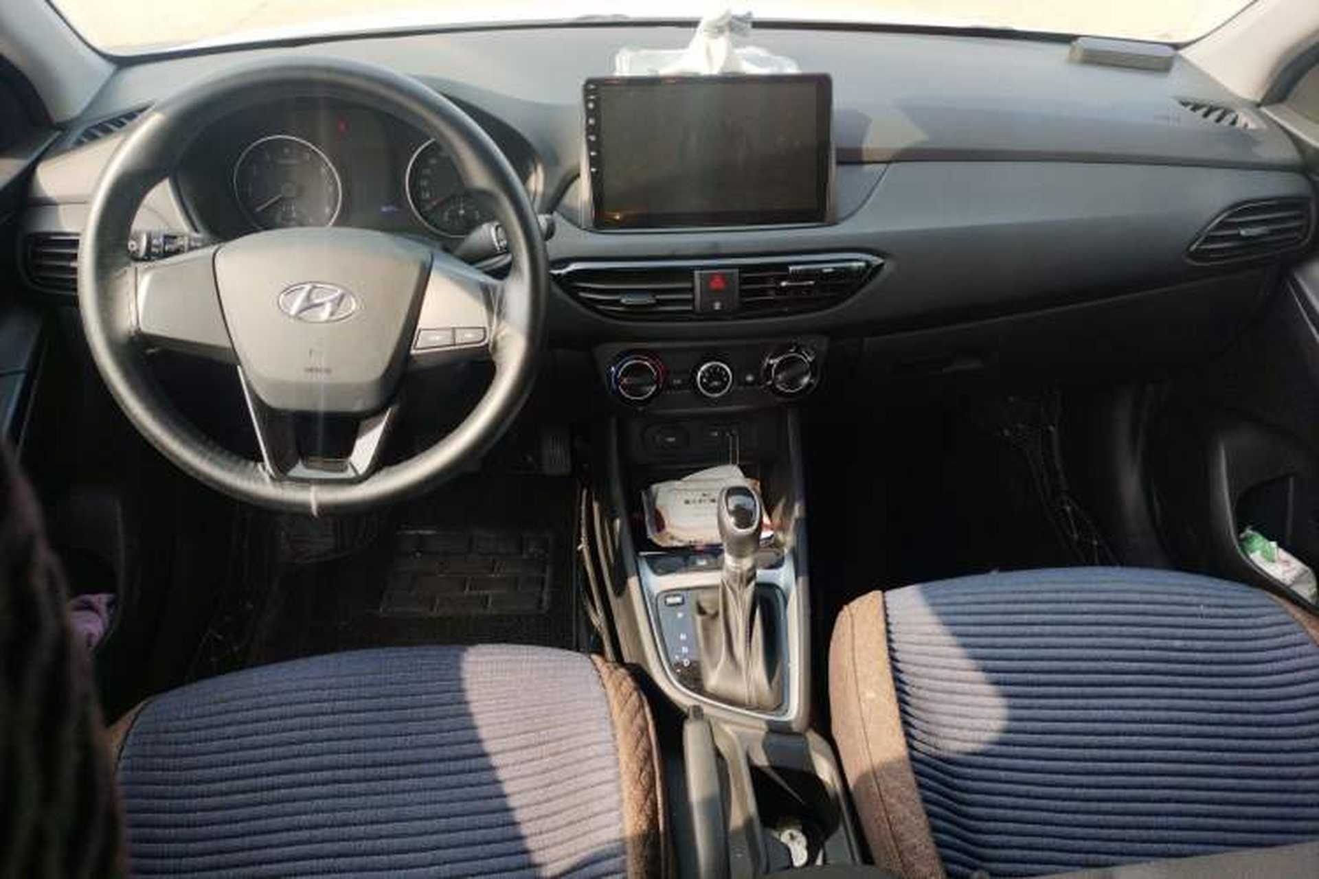 Used Hyundai Celesta 2018 1.6L Automatic GL Enjoyment Edition China VI compliant Center Console