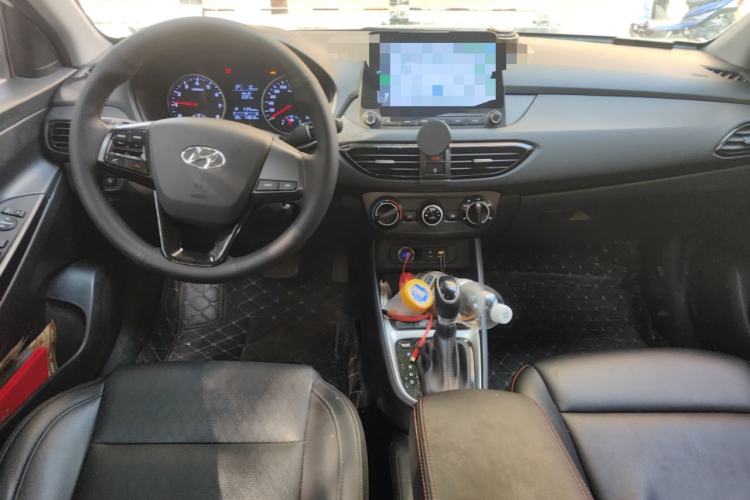 Used Hyundai Celesta 2018 1.6L Automatic GL Enjoyment Version China V Standard Center Console