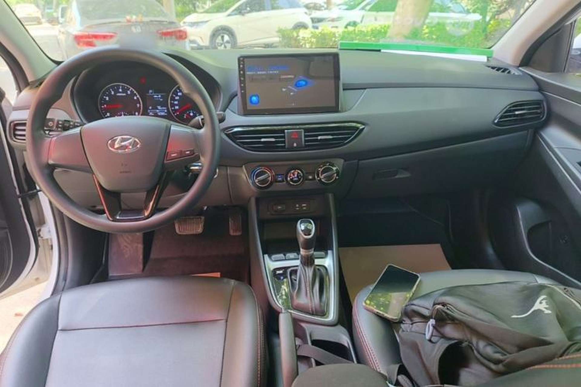 Used Hyundai Celesta 2018 1.6L Automatic GL Enjoyment Edition China VI compliant Center Console