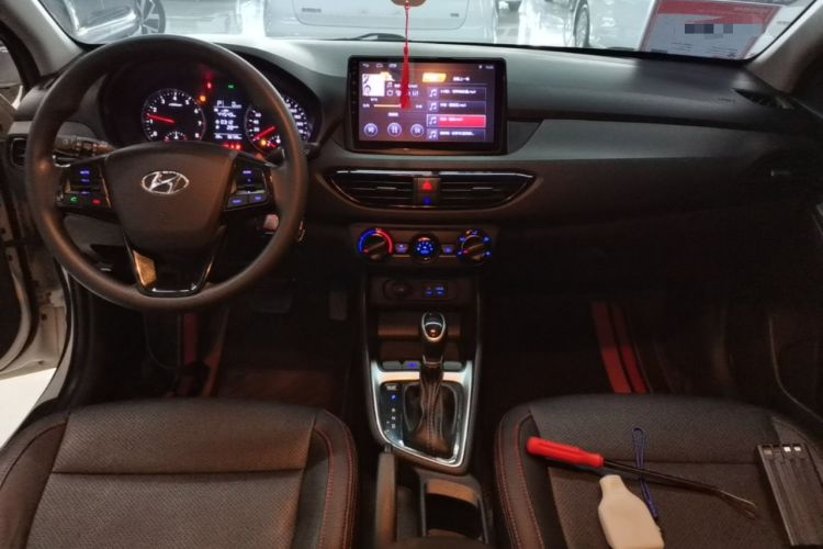 Used Hyundai Celesta 2018 1.6L Automatic GL Enjoyment Edition China VI compliant Center Console