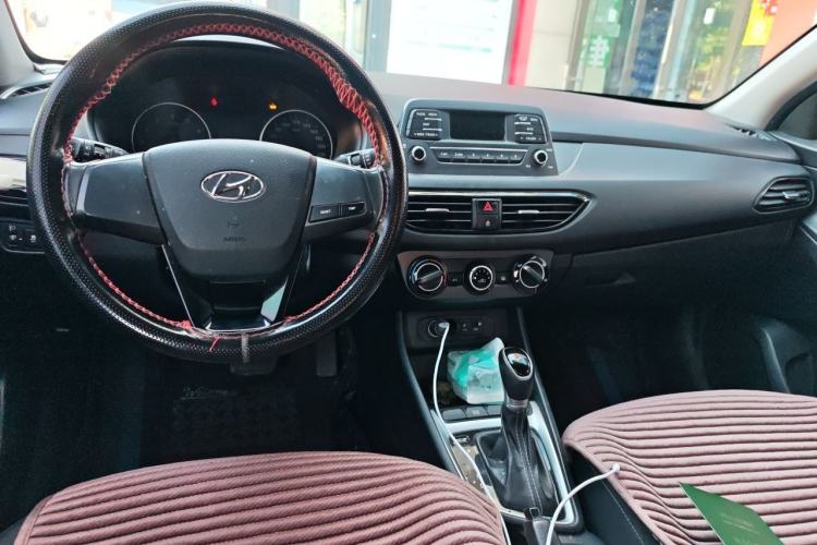 Used Hyundai Celesta 2018 1.6L Automatic GL Enjoyment Version China V Standard Center Console