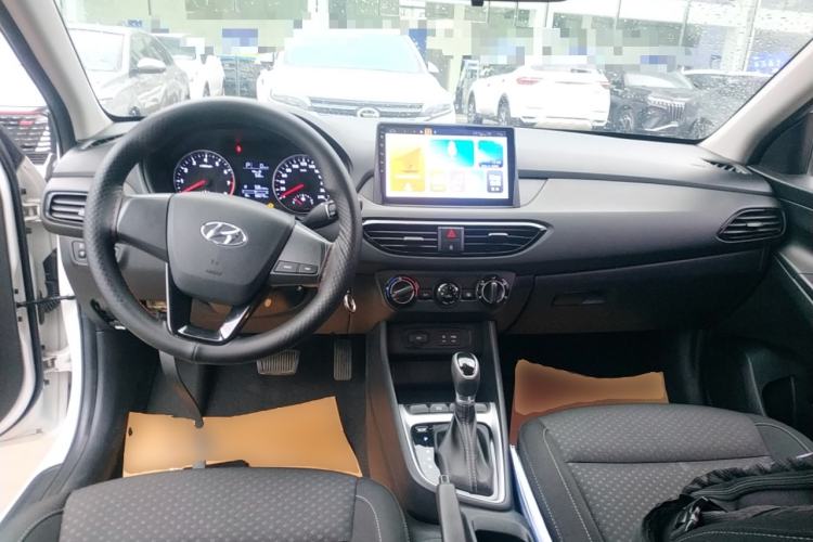 Used Hyundai Celesta 2018 1.6L Automatic GL Enjoyment Edition China VI compliant Center Console