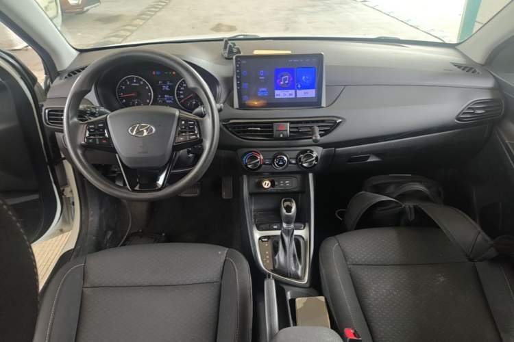 Used Hyundai Celesta 2018 1.6L Automatic GL Enjoyment Edition China VI compliant Center Console