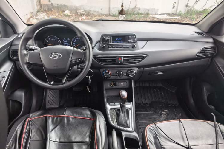 Used Hyundai Celesta 2018 1.6L Automatic GL Enjoyment Version China V Standard Center Console