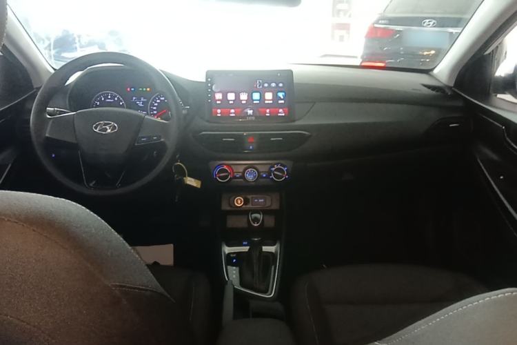 Used Hyundai Celesta 2018 1.6L Automatic GL Enjoyment Edition China VI compliant Center Console