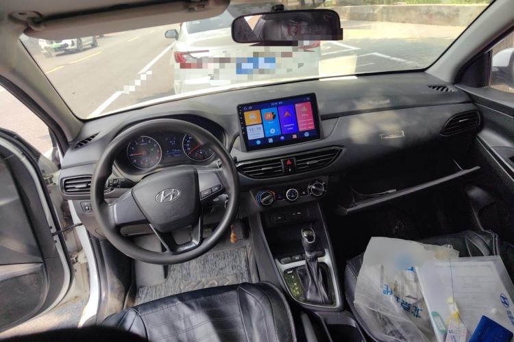 Used Hyundai Celesta 2018 1.6L Automatic GL Enjoyment Edition China VI compliant Center Console