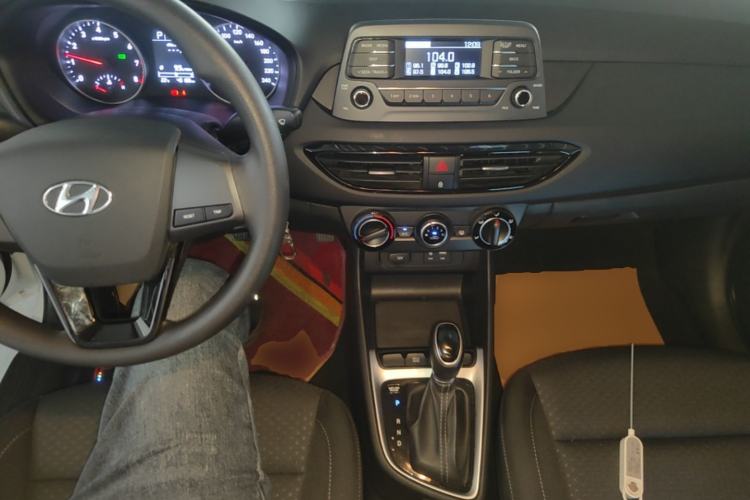 Used Hyundai Celesta 2018 1.6L Automatic GL Enjoyment Version China V Standard Center Console