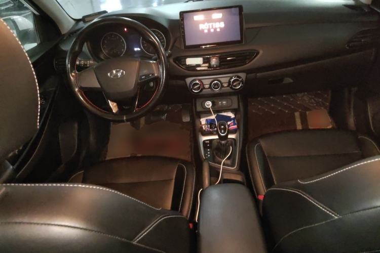Used Hyundai Celesta 2018 1.6L Automatic GL Enjoyment Version China V Standard Center Console