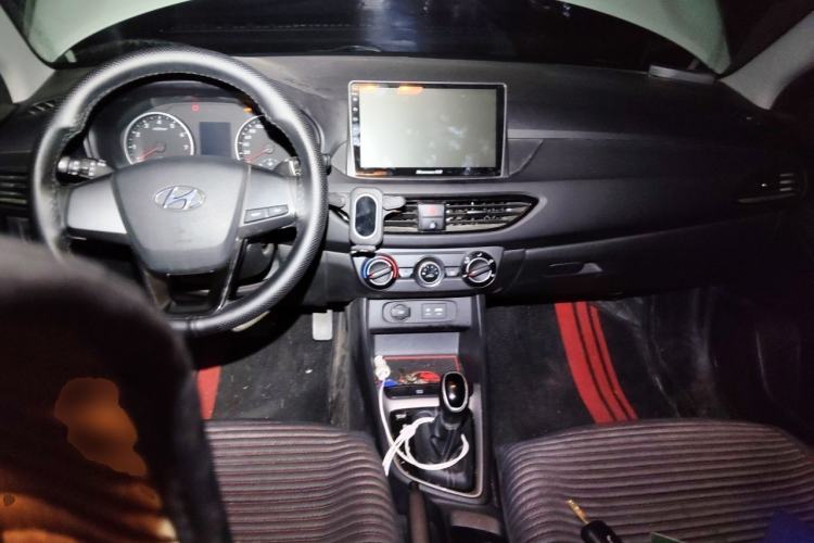 Used Hyundai Celesta 2018 1.6L Automatic GL Enjoyment Edition China VI compliant Center Console