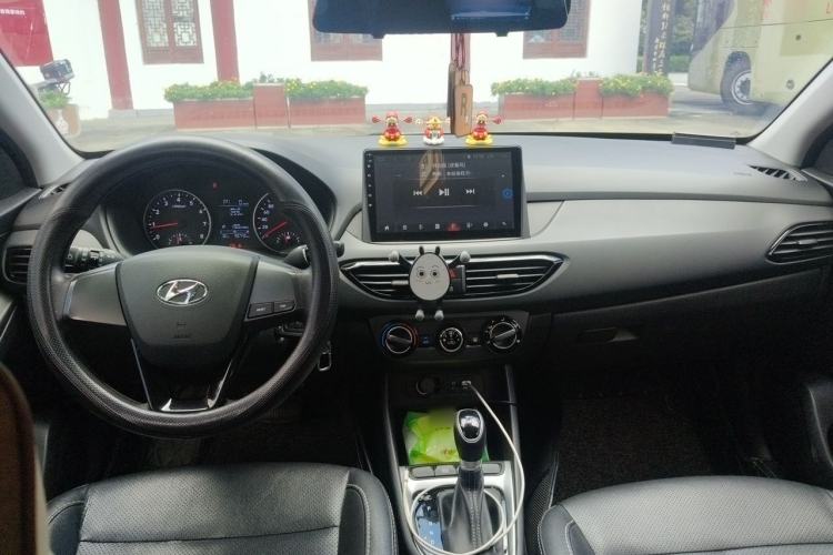 Used Hyundai Celesta 2018 1.6L Automatic GL Enjoyment Version China V Standard Center Console
