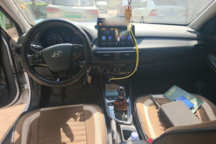 Used Hyundai Celesta 2018 1.6L Automatic GL Enjoyment Edition China VI compliant Center Console