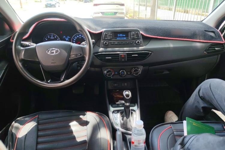 Used Hyundai Celesta 2018 1.6L Automatic GL Enjoyment Version China V Standard Center Console