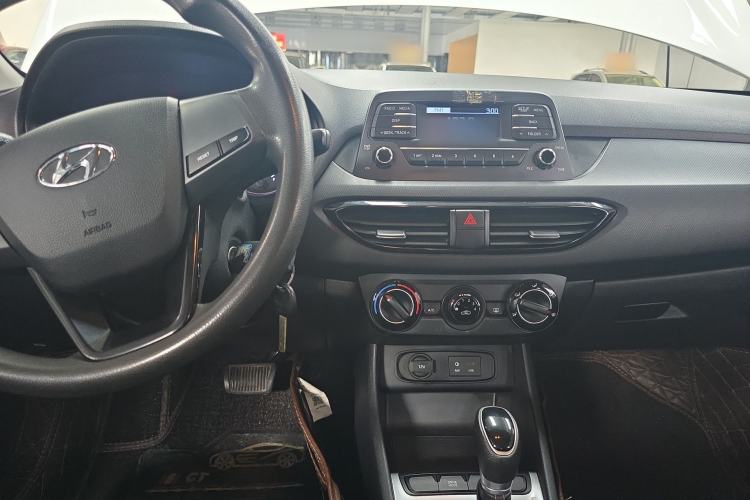 Used Hyundai Celesta 2018 1.6L Automatic GL Enjoyment Version China V Standard Center Console