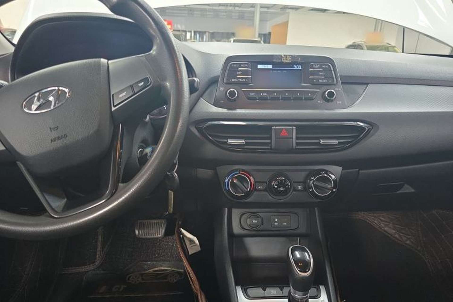 Used Hyundai Celesta 2018 1.6L Automatic GL Enjoyment Version China V Standard Center Console