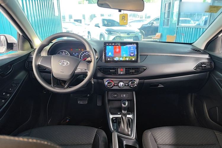 Used Hyundai Celesta 2018 1.6L Automatic GL Enjoyment Edition China VI compliant Center Console