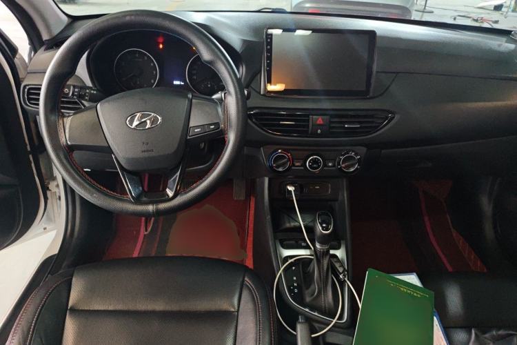 Used Hyundai Celesta 2018 1.6L Automatic GL Enjoyment Edition China VI compliant Center Console