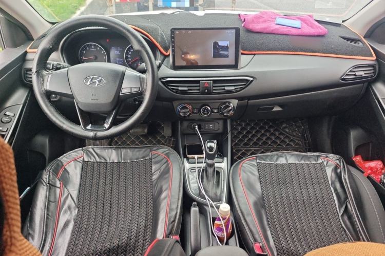 Used Hyundai Celesta 2018 1.6L Automatic GL Enjoyment Version China V Standard Center Console