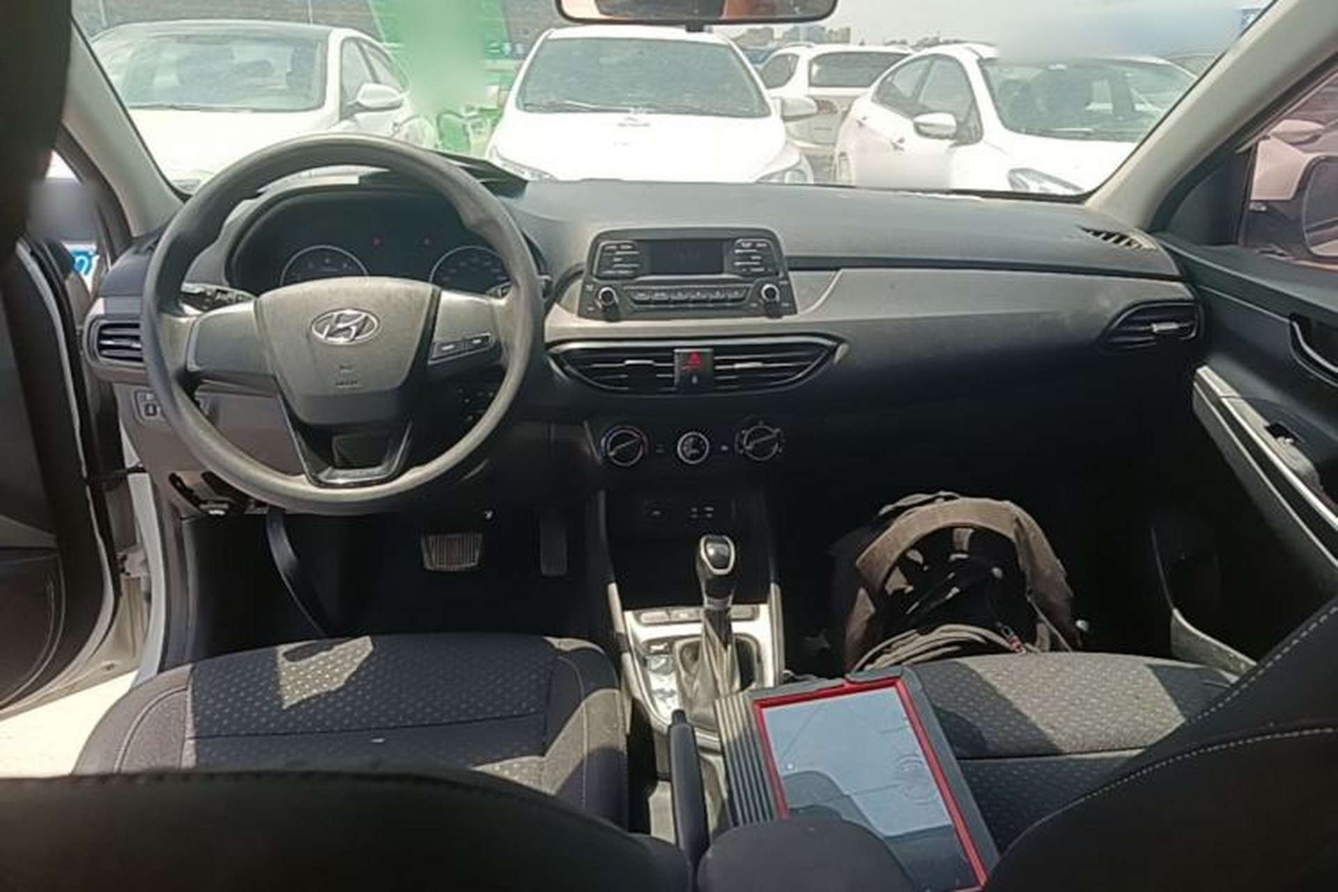 Used Hyundai Celesta 2018 1.6L Automatic GL Enjoyment Edition China VI compliant Center Console