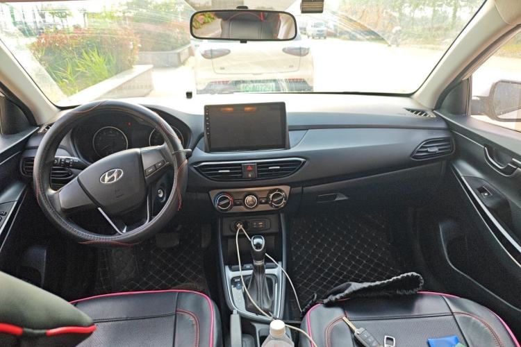 Used Hyundai Celesta 2018 1.6L Automatic GL Enjoyment Edition China VI compliant Center Console