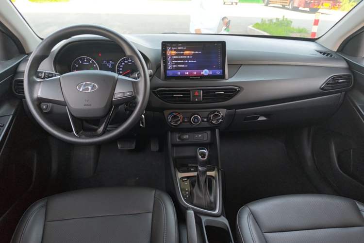 Used Hyundai Celesta 2018 1.6L Automatic GL Enjoyment Edition China VI compliant Center Console