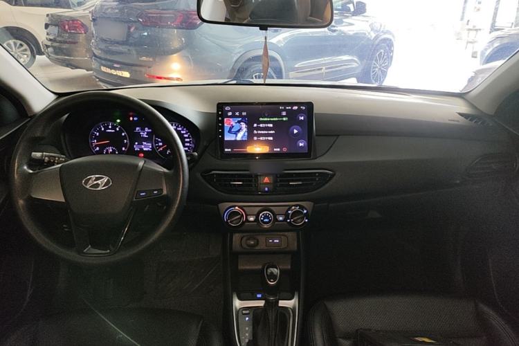 Used Hyundai Celesta 2018 1.6L Automatic GL Enjoyment Edition China VI compliant Center Console
