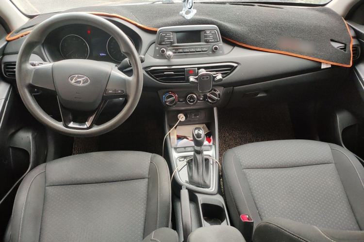 Used Hyundai Celesta 2018 1.6L Automatic GL Enjoyment Version China V Standard Center Console