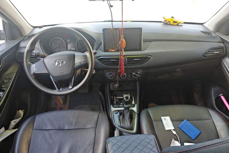 Used Hyundai Celesta 2018 1.6L Automatic GL Enjoyment Edition China VI compliant Center Console