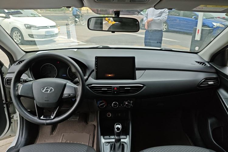 Used Hyundai Celesta 2018 1.6L Automatic GL Enjoyment Version China V Standard Center Console
