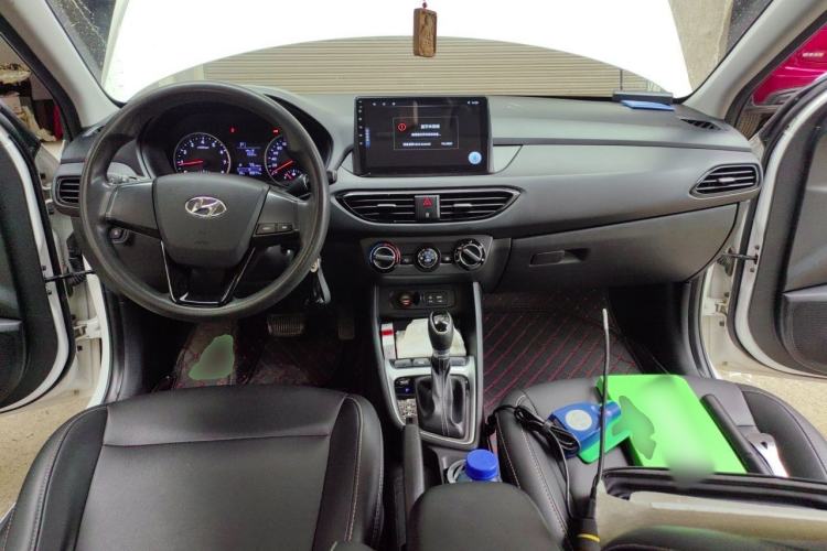 Used Hyundai Celesta 2018 1.6L Automatic GL Enjoyment Edition China VI compliant Center Console