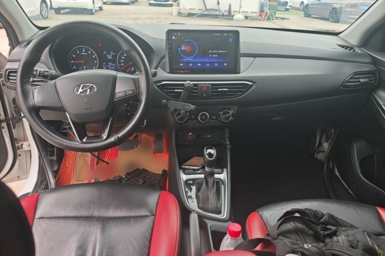 Used Hyundai Celesta 2018 1.6L Automatic GL Enjoyment Edition China VI compliant Center Console