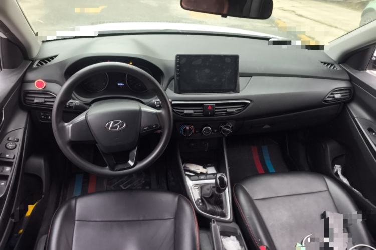 Used Hyundai Celesta 2018 1.6L Automatic GL Enjoyment Edition China VI compliant Center Console