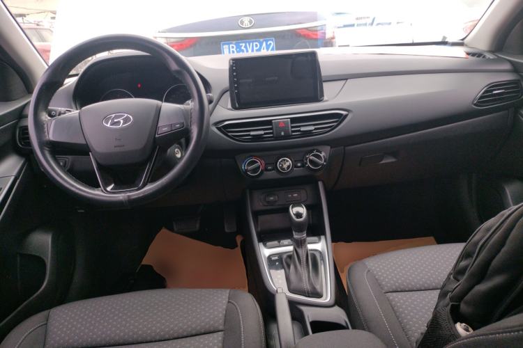 Used Hyundai Celesta 2018 1.6L Automatic GL Enjoyment Edition China VI compliant Center Console