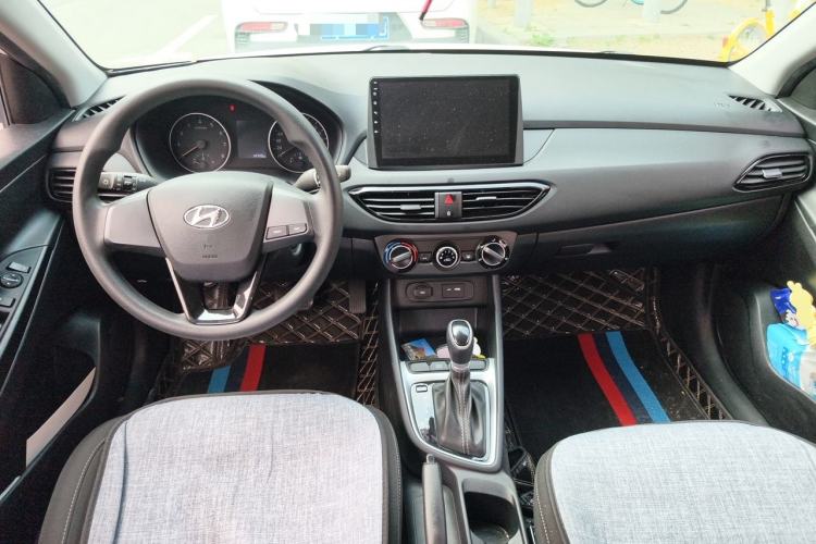 Used Hyundai Celesta 2018 1.6L Automatic GL Enjoyment Edition China VI compliant Center Console