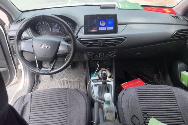 Used Hyundai Celesta 2018 1.6L Automatic GL Enjoyment Edition China VI compliant Center Console
