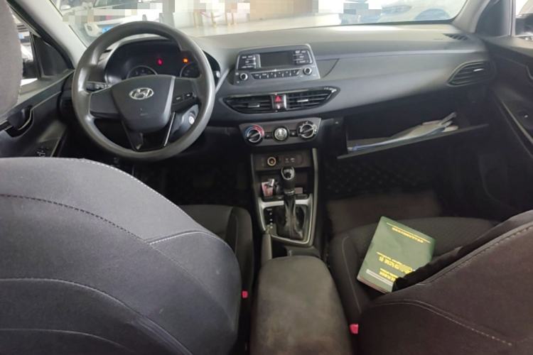 Used Hyundai Celesta 2018 1.6L Automatic GL Enjoyment Version China V Standard Center Console