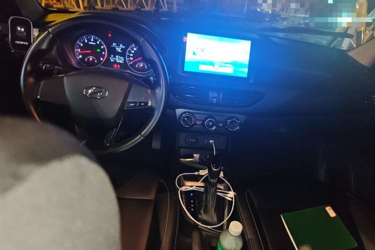 Used Hyundai Celesta 2018 1.6L Automatic GL Enjoyment Version China V Standard Center Console