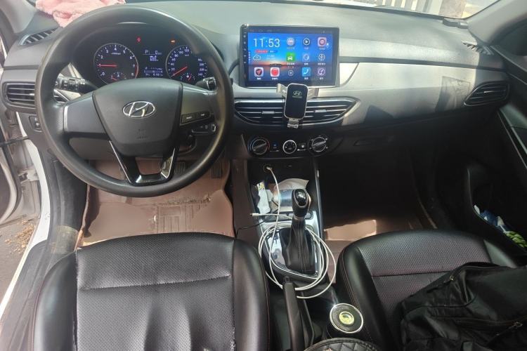 Used Hyundai Celesta 2018 1.6L Automatic GL Enjoyment Edition China VI compliant Center Console