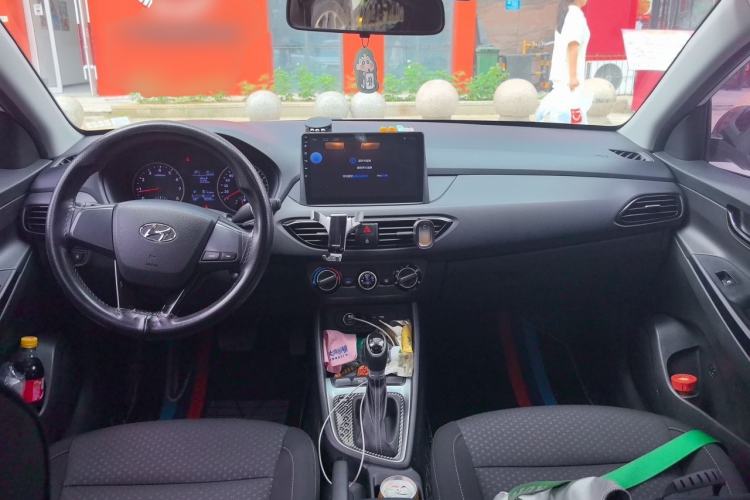 Used Hyundai Celesta 2018 1.6L Automatic GL Enjoyment Edition China VI compliant Center Console