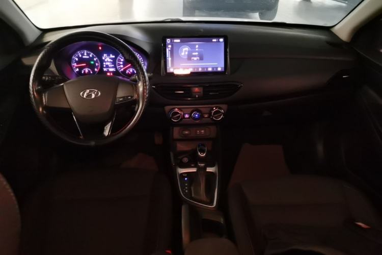 Used Hyundai Celesta 2018 1.6L Automatic GL Enjoyment Version China V Standard Center Console