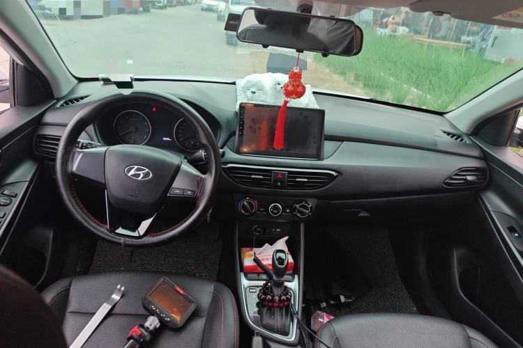 Used Hyundai Celesta 2018 1.6L Automatic GL Enjoyment Edition China VI compliant Center Console