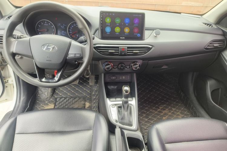 Used Hyundai Celesta 2018 1.6L Automatic GL Enjoyment Edition China VI compliant Center Console