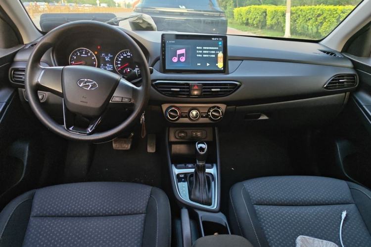 Used Hyundai Celesta 2018 1.6L Automatic GL Enjoyment Version China V Standard Center Console