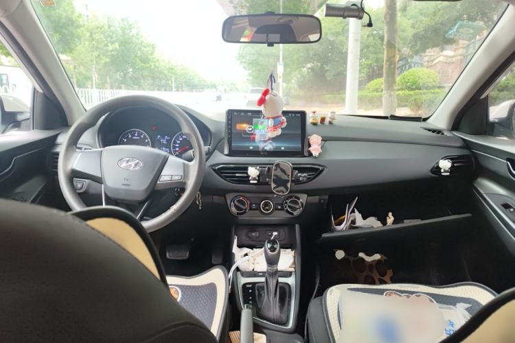 Used Hyundai Celesta 2018 1.6L Automatic GL Enjoyment Edition China VI compliant Center Console